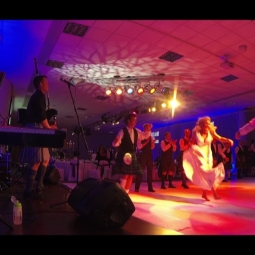 Entertaining Wedding Guests ceilidh